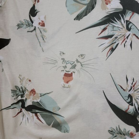Vans Men's Short Sleeved T-Shirt with Asian Inspired Print. Size XL - Picture 4 of 10